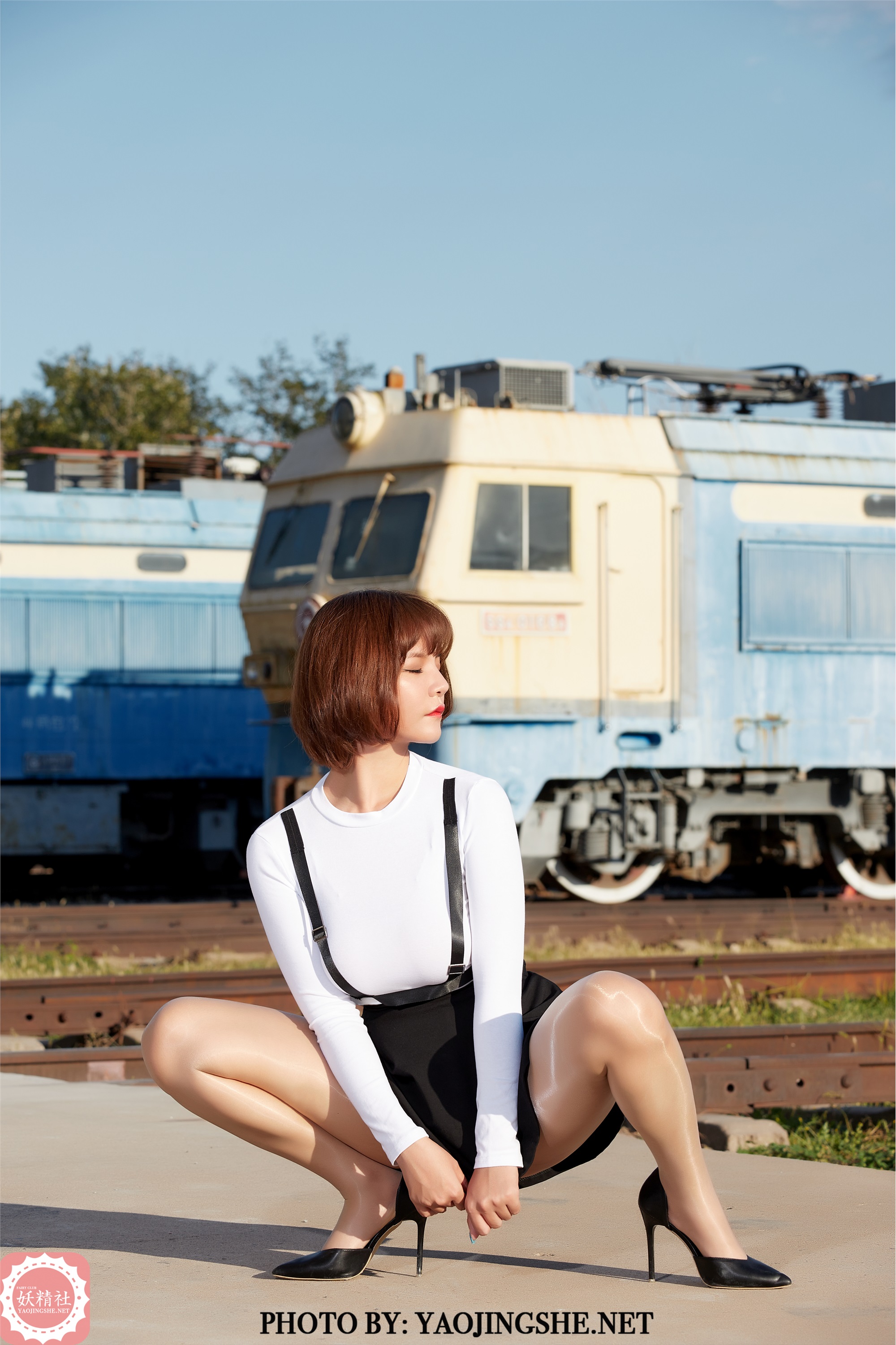 YAOJINGSHE 妖精社 T2042《唐飞飞-逆光车站》